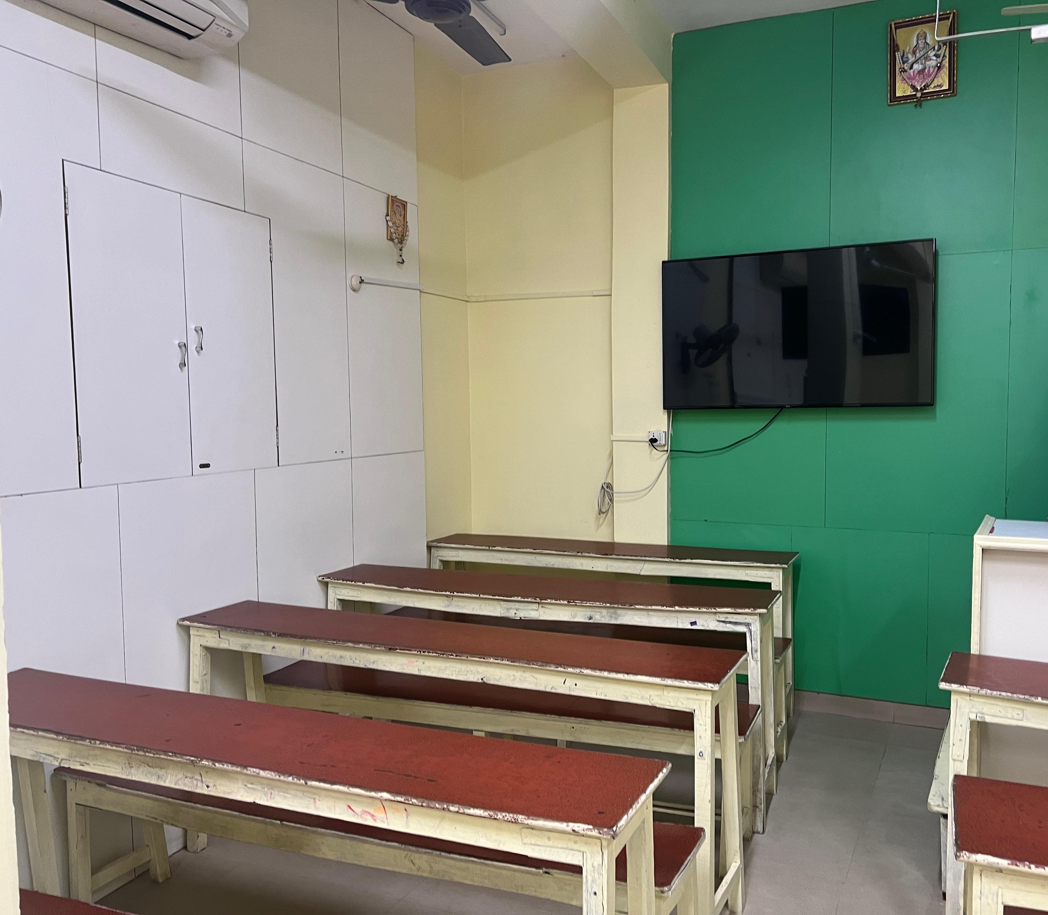 Gopal Bhoot Classes Classroom photos photo 2